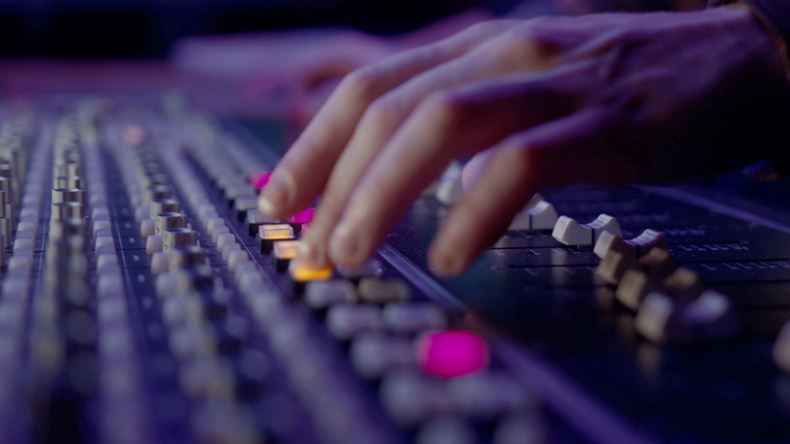 Flexy AV- live sound engineer, lighting engineer